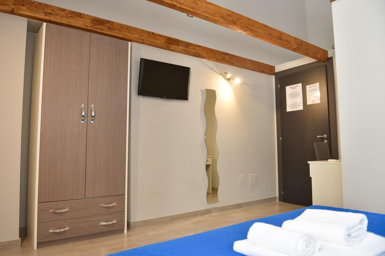 Famigi Bed & Breakfast เนเปิลส์ ภายนอก รูปภาพ