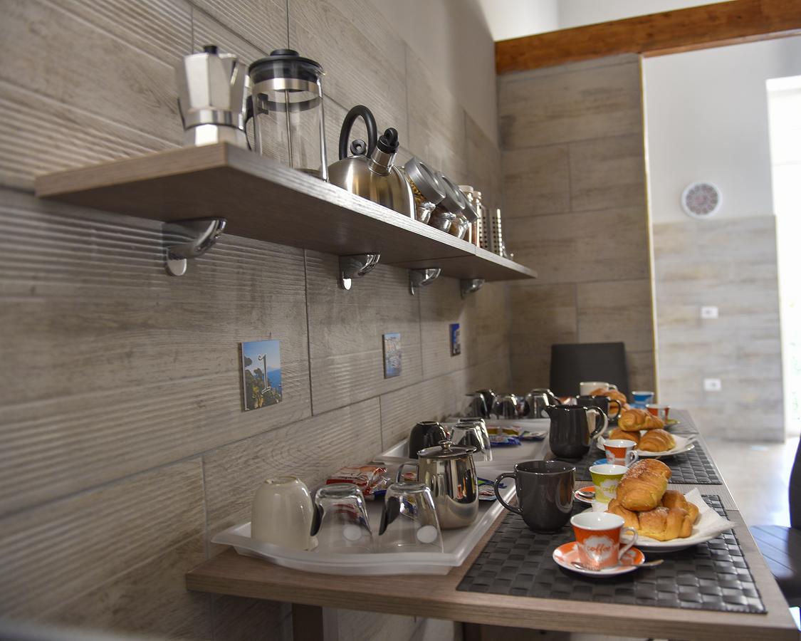 Famigi Bed & Breakfast เนเปิลส์ ภายนอก รูปภาพ