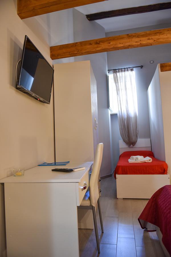 Famigi Bed & Breakfast เนเปิลส์ ภายนอก รูปภาพ