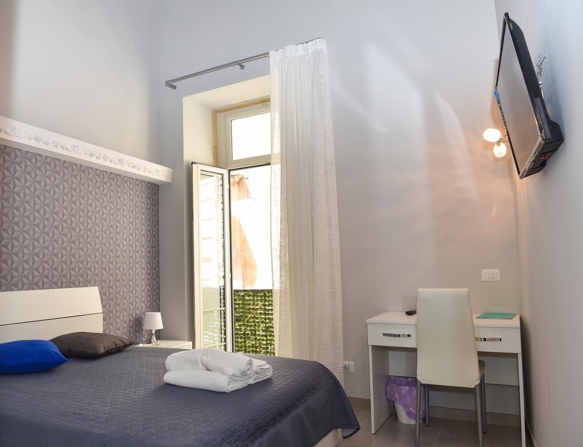 Famigi Bed & Breakfast เนเปิลส์ ภายนอก รูปภาพ