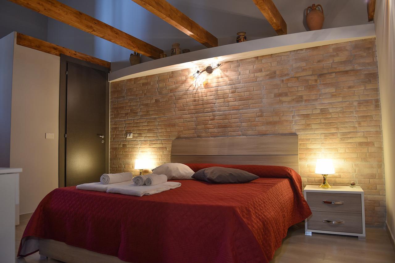 Famigi Bed & Breakfast เนเปิลส์ ภายนอก รูปภาพ