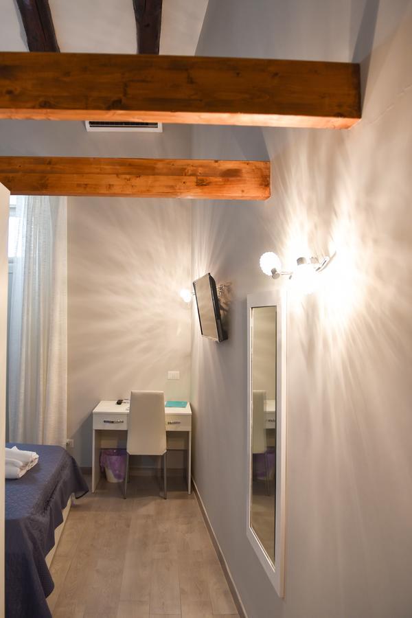Famigi Bed & Breakfast เนเปิลส์ ภายนอก รูปภาพ