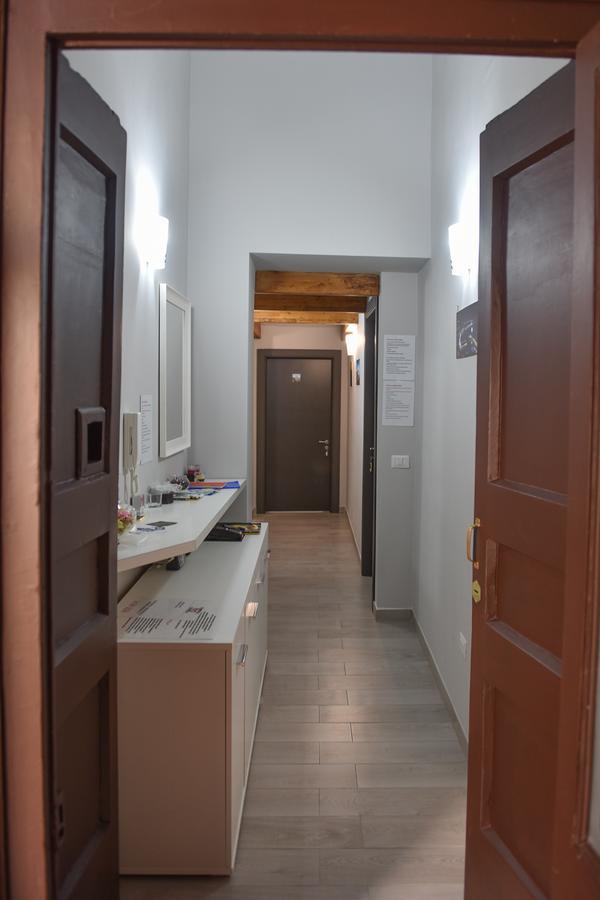 Famigi Bed & Breakfast เนเปิลส์ ภายนอก รูปภาพ