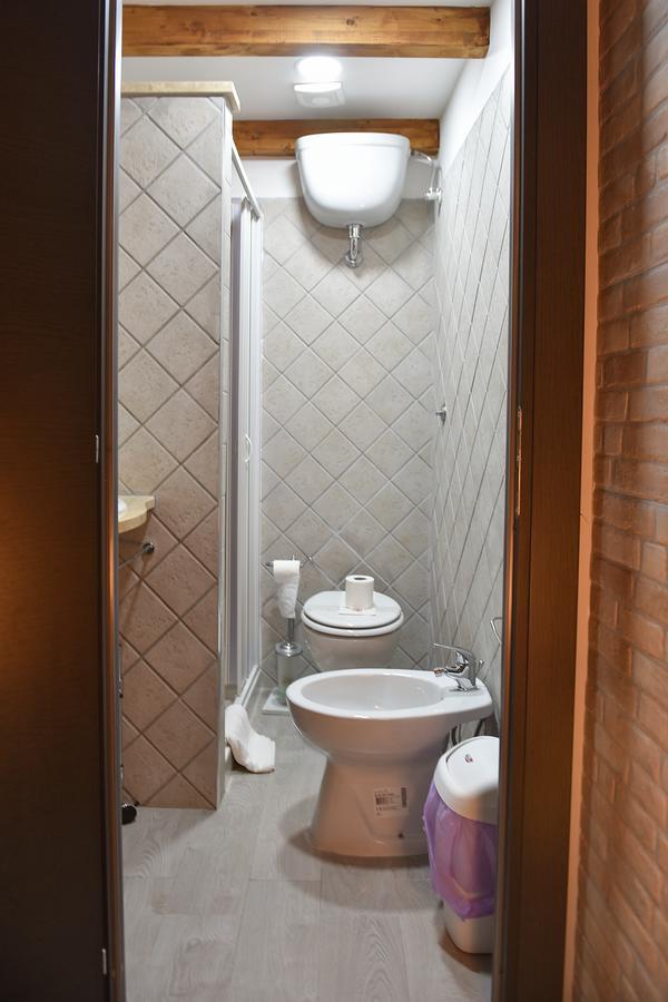 Famigi Bed & Breakfast เนเปิลส์ ภายนอก รูปภาพ