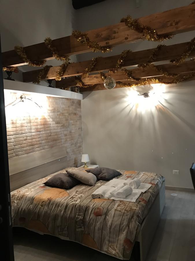 Famigi Bed & Breakfast เนเปิลส์ ภายนอก รูปภาพ